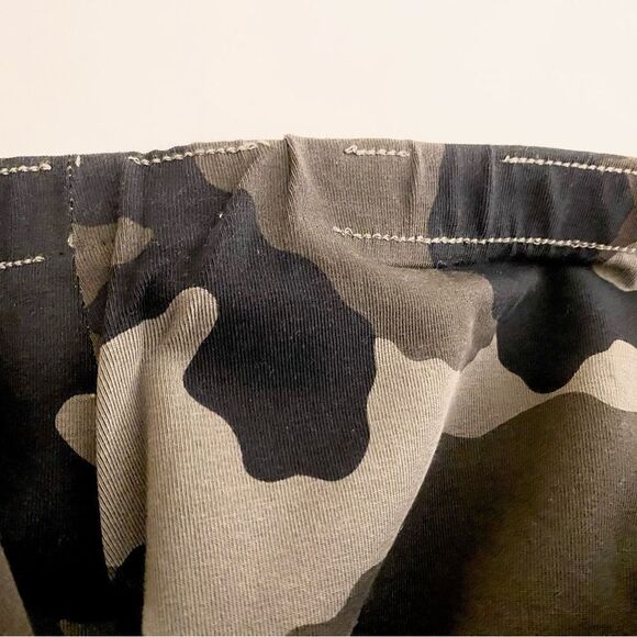 New York & Company Soho Street yoga pants green Camo size M with reflective LOVE - Picture 7 of 7